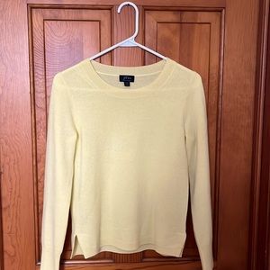 Excellent condition 2020 cashmere.color is light lemon